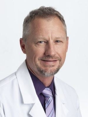 Head shot of Dr. Dirk Pikaart, who provides Stage 4 ovarian cancer treatment.