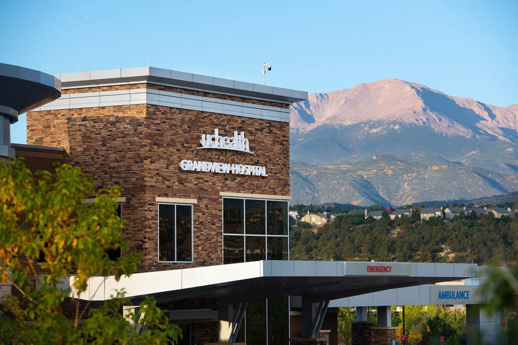 A photo of UCHealth Grandview Hospital, which is an orthopedic-focused hospital that also offers general surgery, including meniscus repair, and an Emergency Room