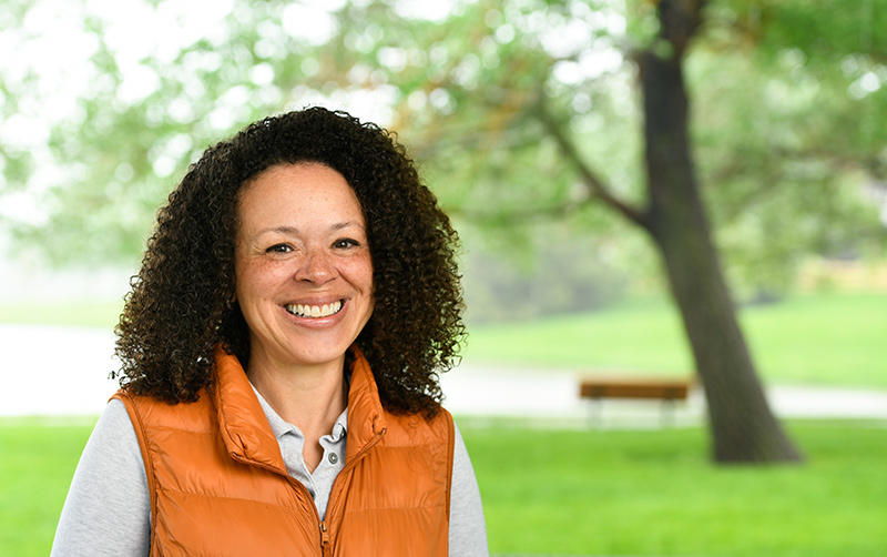 Head shot of Vanessa Rollins. She's a psychologist and has studied needle phobia.